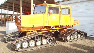 1981 Tucker 1644 1981 Tucker 1644, 4-5 man cab, Chrysler 318, 5-sp., 376 hours, very good tracks/undercarriage.